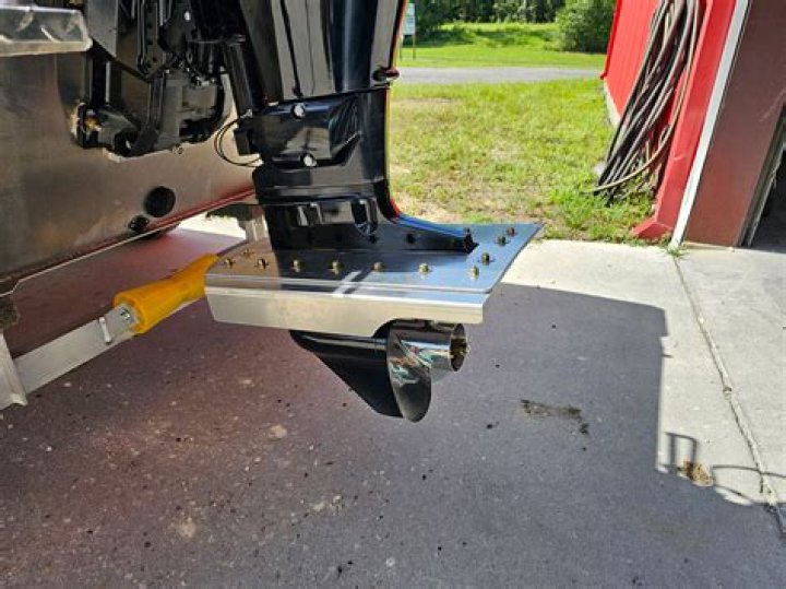 Why does my outboard rooster tail?